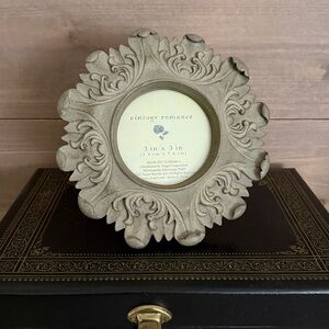 Vintage-Inspired Photo Frame